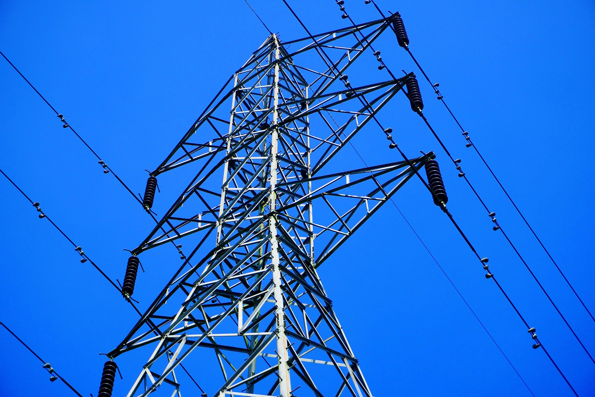 Słup kratowy napowietrznej linii elektroenergetycznej WN